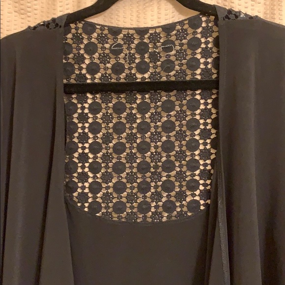 Lightweight short sleeve shell. Bulk Lrg - Picture 2 of 3